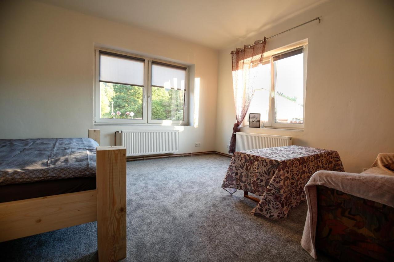 Apartman Devade Se Dvema Loznicemi A Wifi Pripojenim Trutnov Bagian luar foto