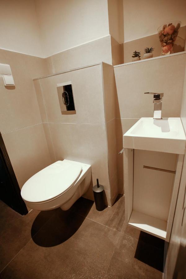 Apartman Devade Se Dvema Loznicemi A Wifi Pripojenim Trutnov Bagian luar foto