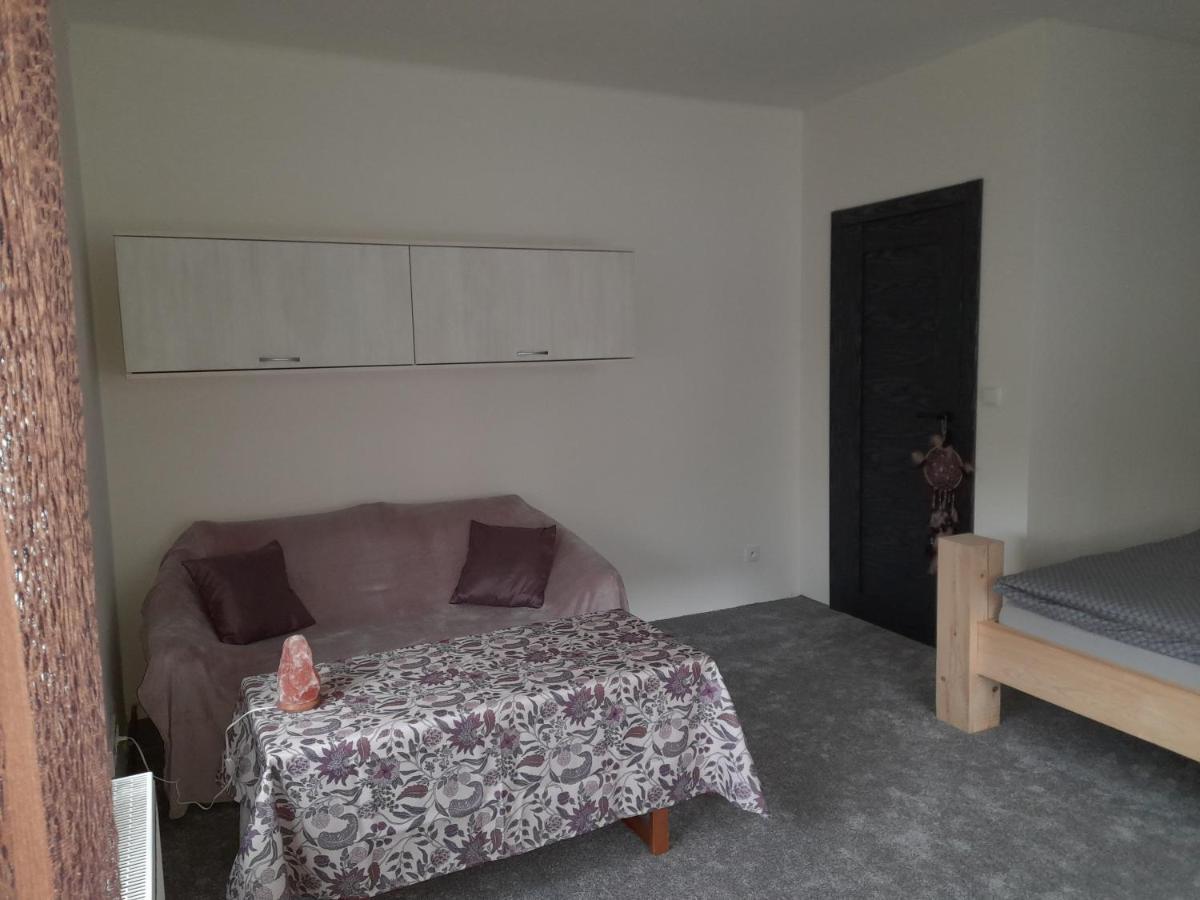 Apartman Devade Se Dvema Loznicemi A Wifi Pripojenim Trutnov Bagian luar foto