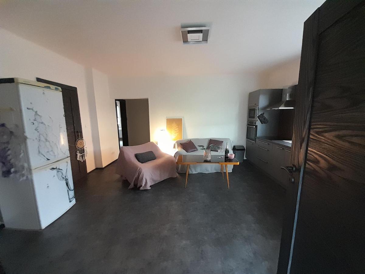 Apartman Devade Se Dvema Loznicemi A Wifi Pripojenim Trutnov Bagian luar foto